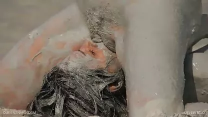 Le pain film porno gay marocain élastique de la charmante brune peut tourner la tête