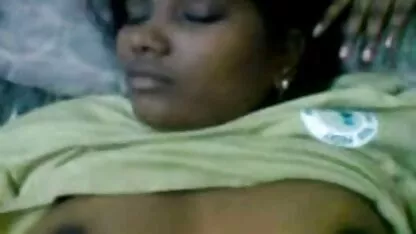 Branlette film porno femme marocaine dans une robe en maille