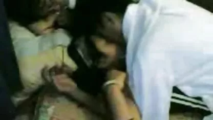 Slim porno arabe marocain fille montre des trous Rasé
