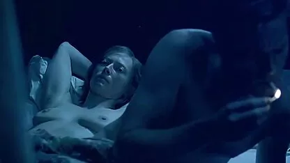 Les deux hommes mis corné chienne dans la salle de marocaine film x bain dans la bouche