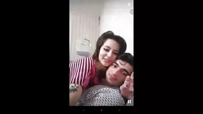 Jeune mec soufflant porno free marocain son copain dans la salle de bain