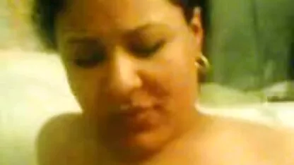 Zhigalo habile va bien avec sa trompe à film marocain porn travers le trou