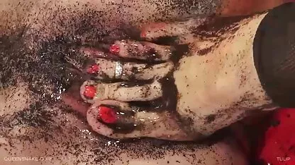 Busty blonde donne sur le canapé à un aflam porno marocain homme