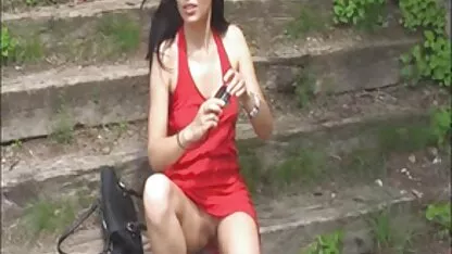Capriana et Lana Slater baiser les uns les autres au bord de porno free marocain la piscine