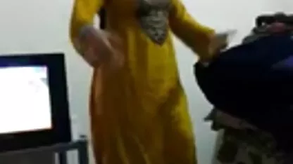 Charlie un film porno marocain allongé à nouveau