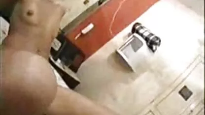 Le barbu homme brutal vissage une adolescente qui est film porno marocains doux