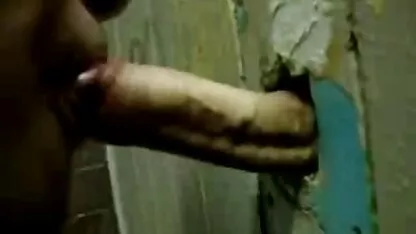 La jeune fille sculpte un pénis d'un arbre film marocain porn et montre son professeur