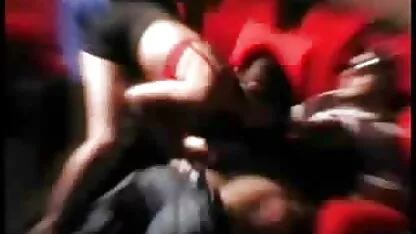 L'homme porno marocain 2017 a donné à Leila la bouche avec les leggings colorés