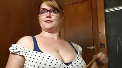 Deux copines appréciant la porno arab marocain machine de sexe