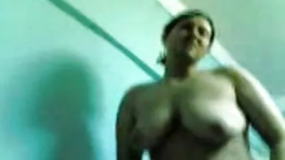 Trois porno marocaine pom-pom girls soufflant leurs entraîneurs
