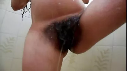Mari déplace son film sex marocaine pénis qui est épais dans la bouche de sa femme