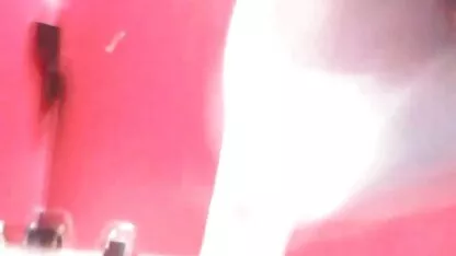 L'homme ramassa la film porno marocain gratuit jupe cache une femme avec une jupe qu'lumineux