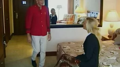 Aux cheveux longs fille film porno gay marocain se masturbe sur le balcon